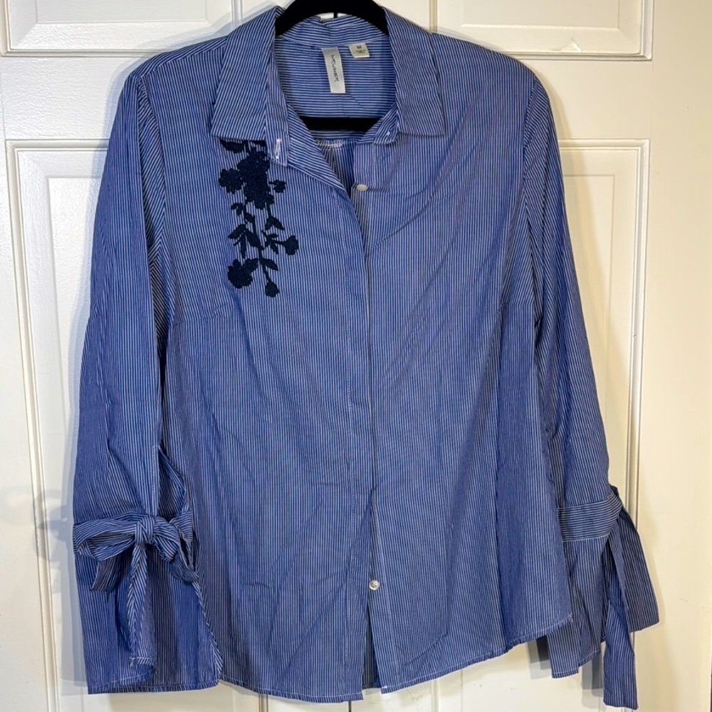 EUC Tacera Blue and White Striped 100% Cotton Button Down Blouse w/Fancy Cuffs